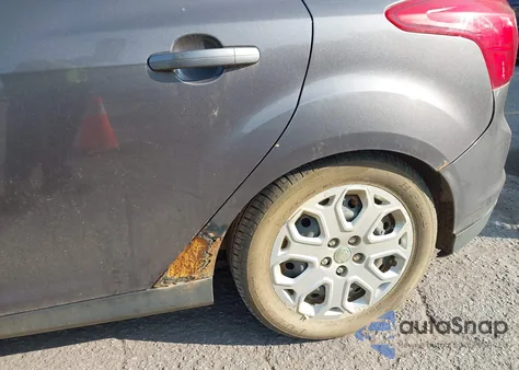 2012 Ford Focus Se z USA, uszkodzony, nr VIN 1FAHP3K29CL242079